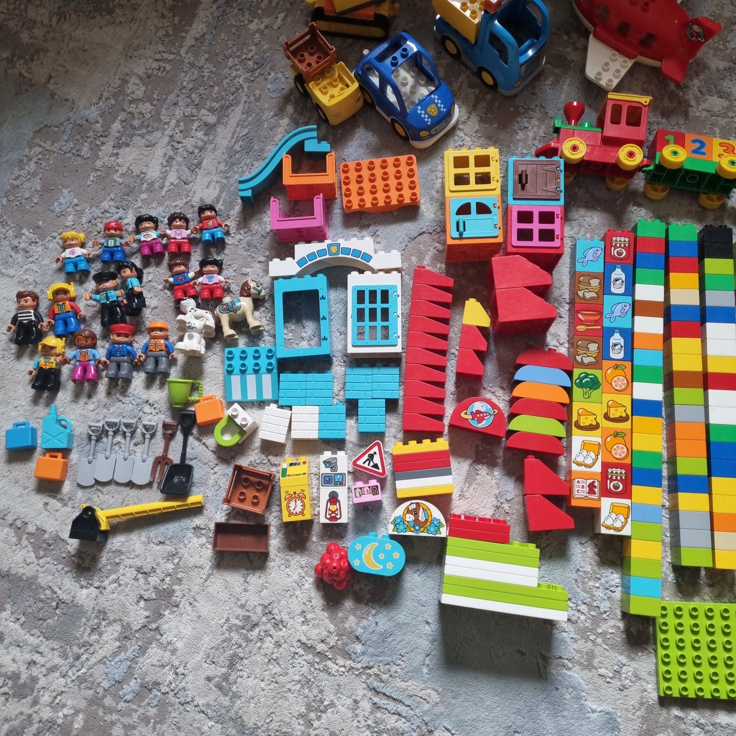 Ogromny zestaw Lego Duplo, dużo pojazdów i figurek