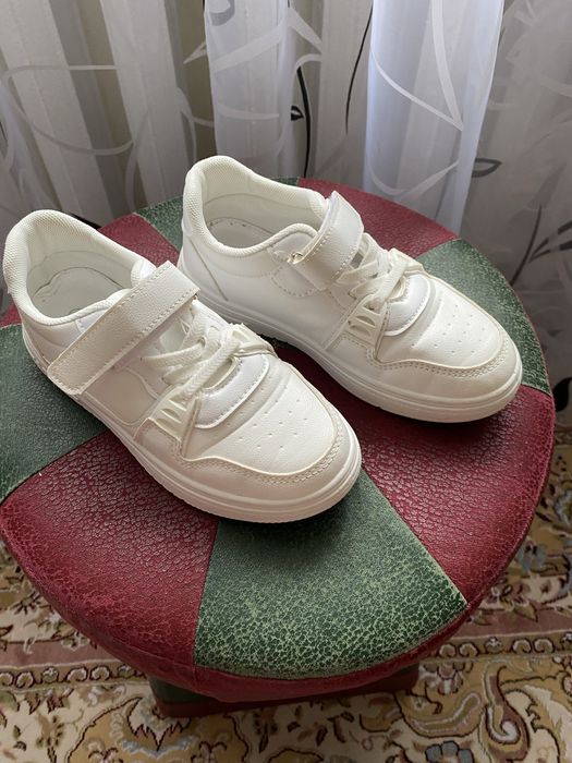 Кросівки осінь-весна