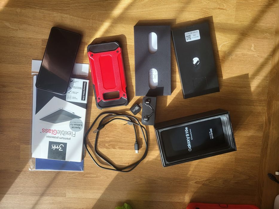 Samsung s10e jak nowy na gwarancji komplet