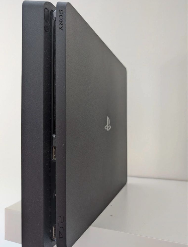 PS4 2 comandos +3 jogos