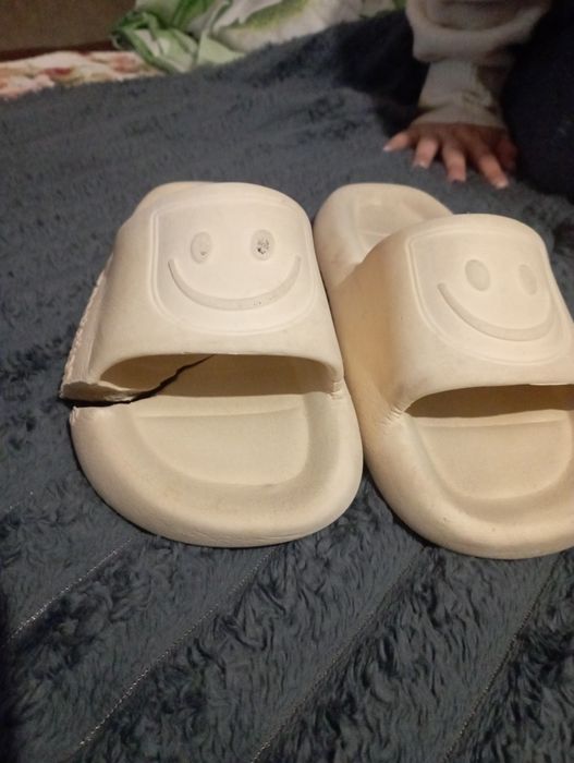 Продам тапки Balenciaga smile в гарному стані