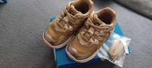 Vendo ténis adidas douradas tam.22