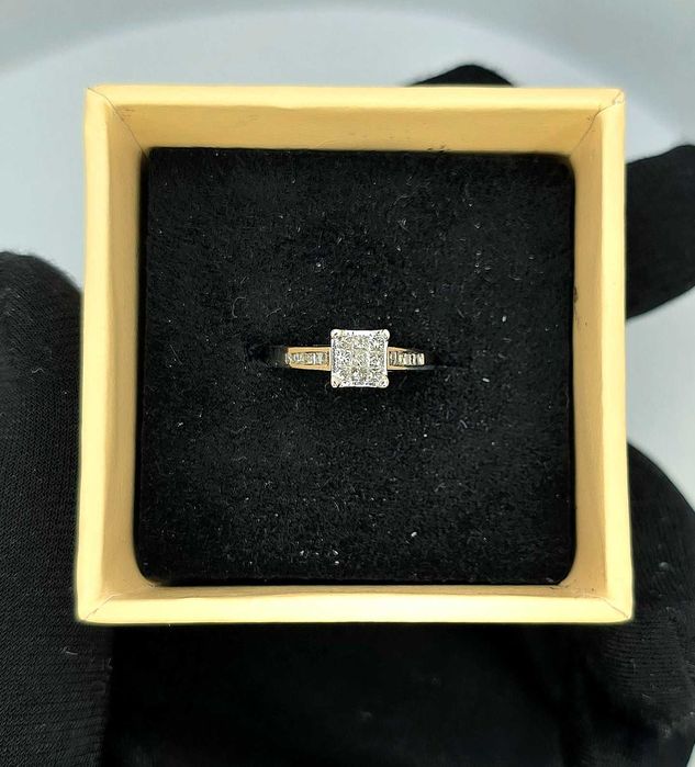 Кольцо с бриллиантами формы принцесса