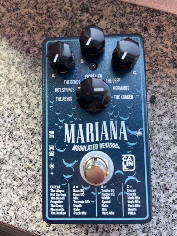 Pedal de reverb e modulação