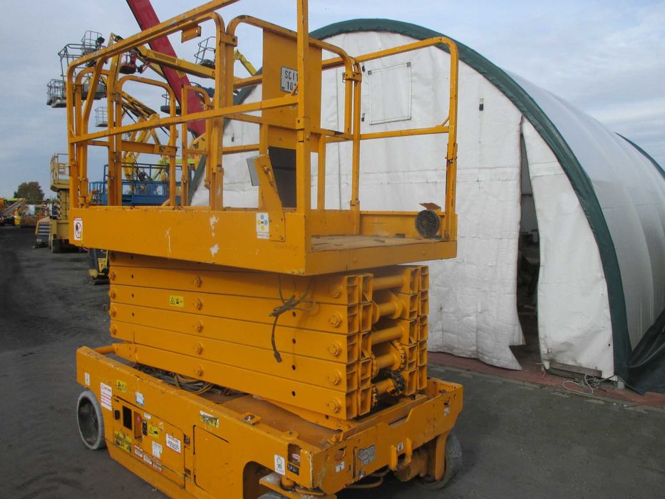 Podnośnik nożycowy zwyżka Genie GS4047 uszkodzony