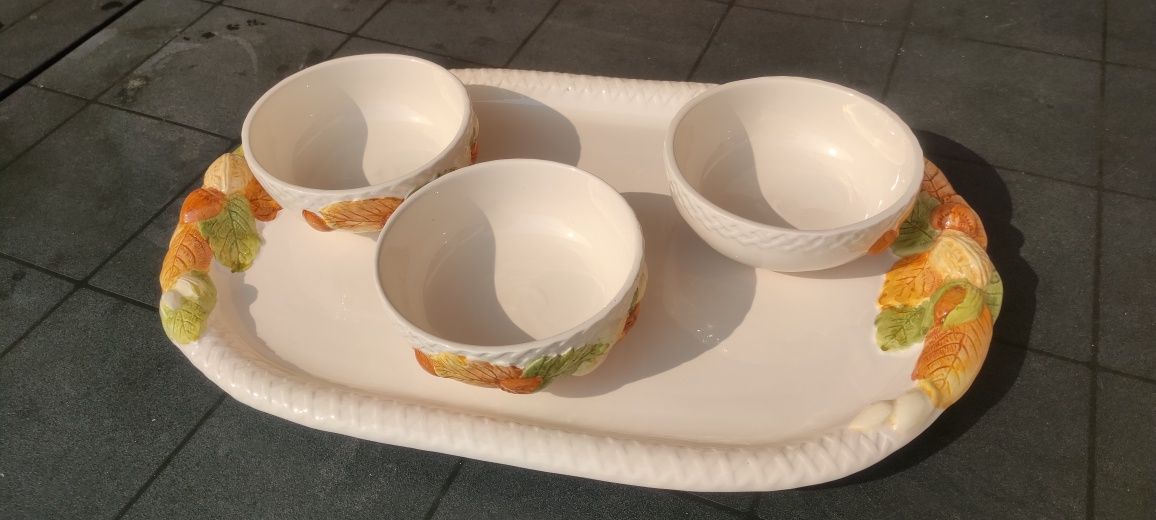 Tabuleiro loiça com 3 tigelas branco com castanho e verde