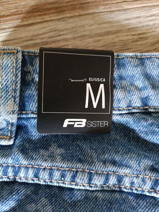 Шорти на літо з квітковим принтом.