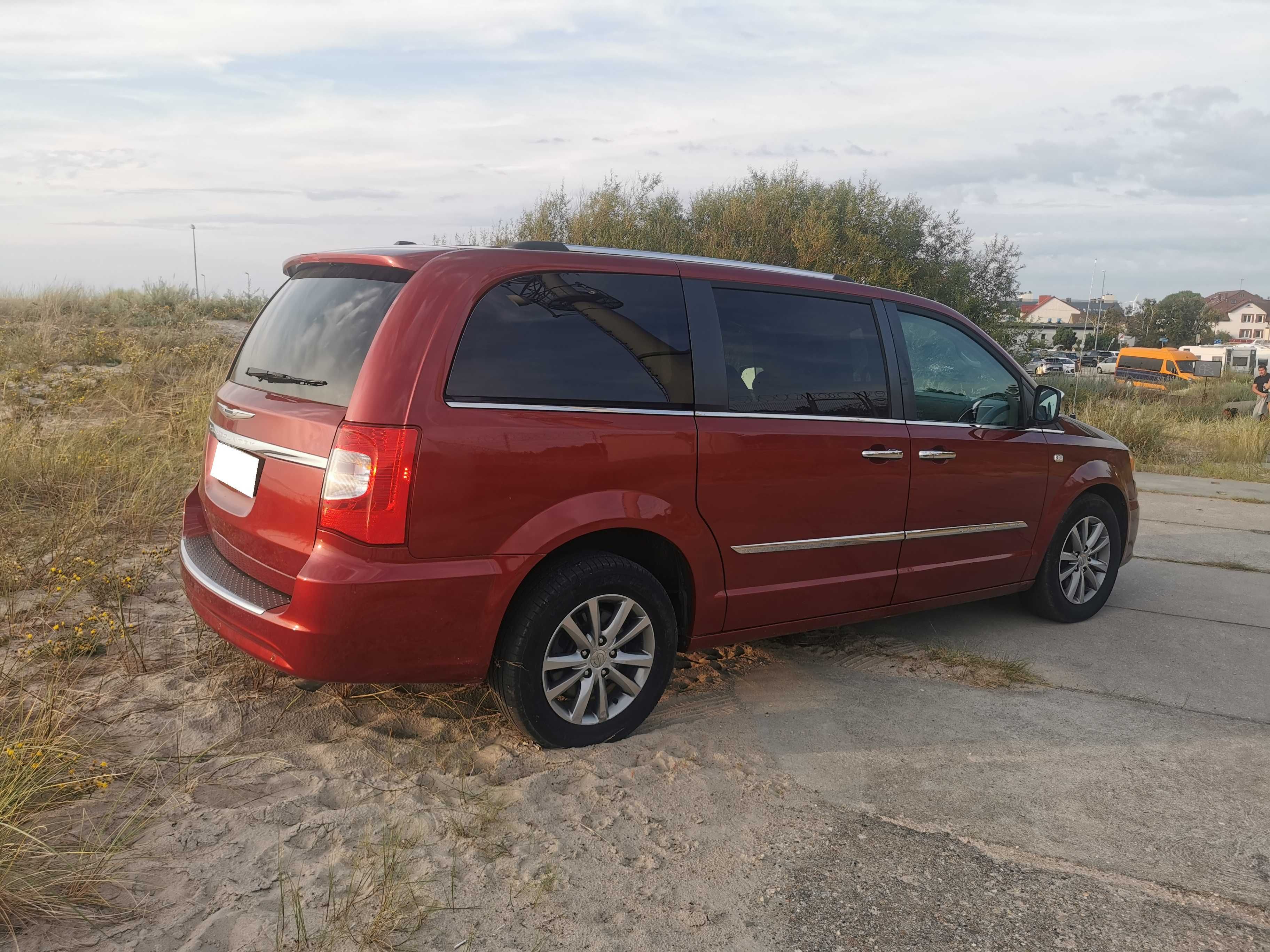 2014 Chrysler Town & Country bogata wersja rocznicowa