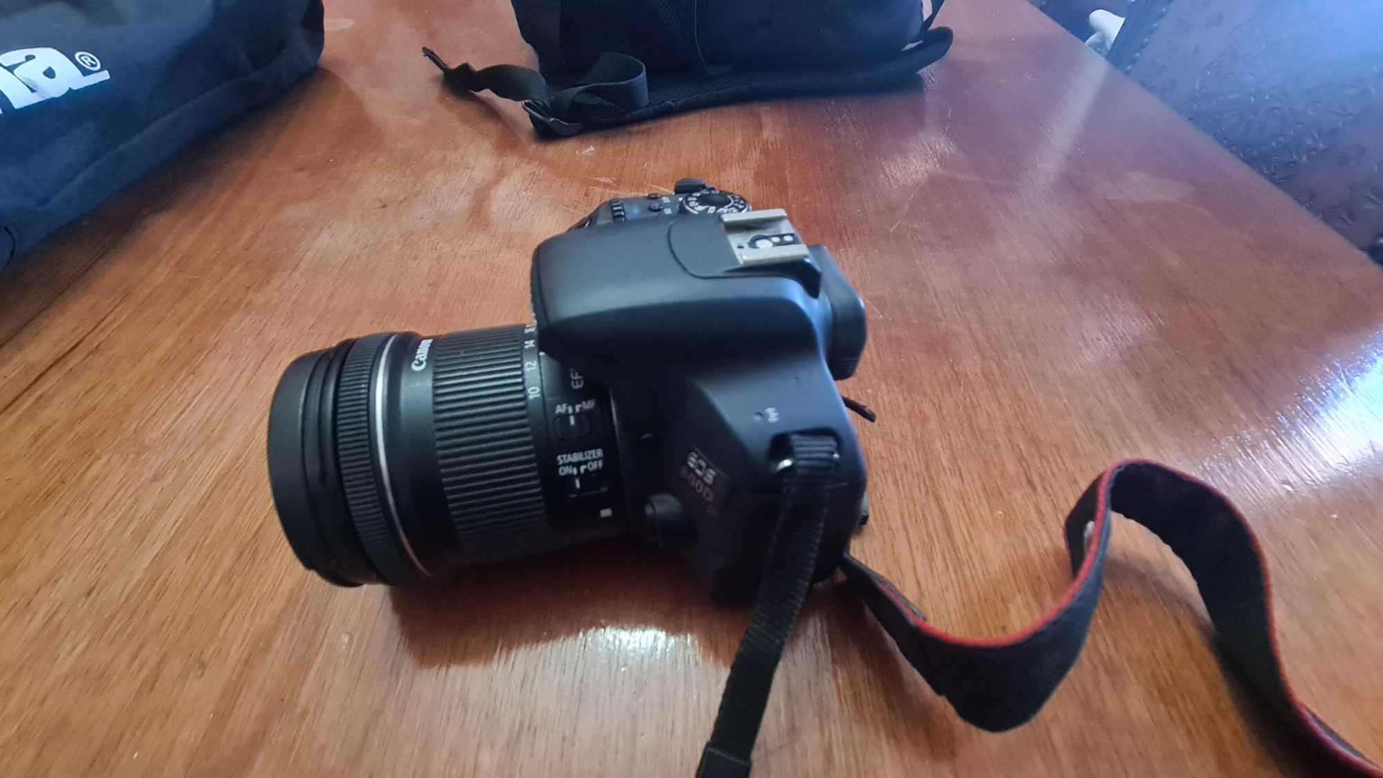 Máquina fotográfica Canon EOS 800D