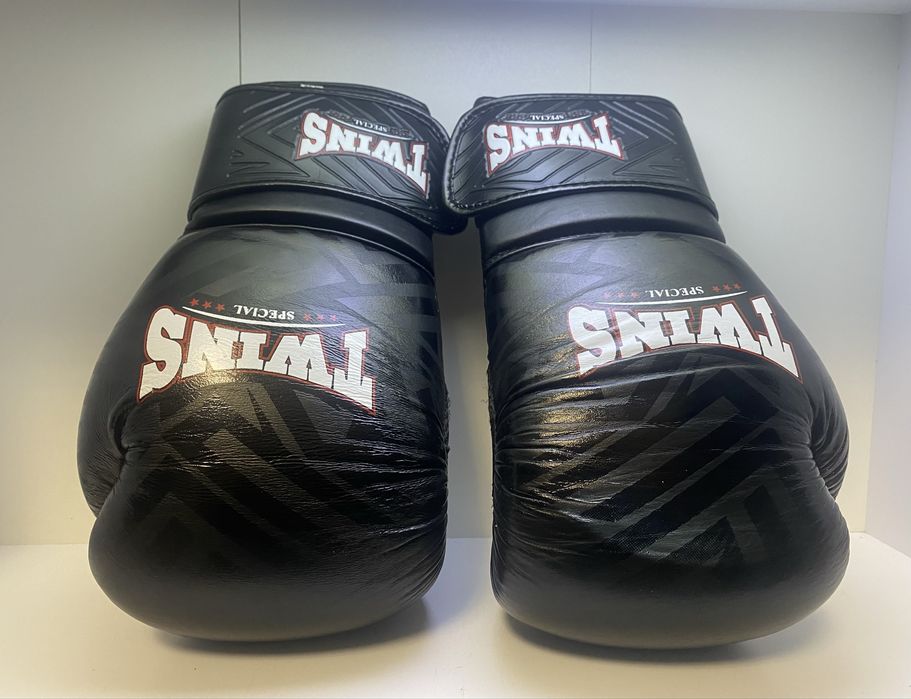 Боксерські Перчатки Twins “Maze” 10 унцій+ Нова капа Venum у подарунок