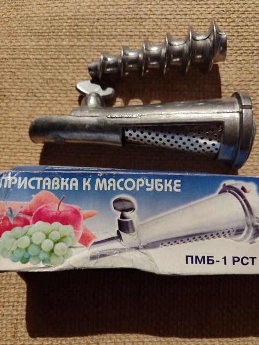Приставка до м'ясорубки.