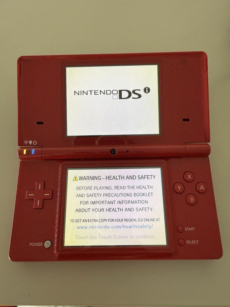 Nintendo dsi Vermelha com caixa e manuais