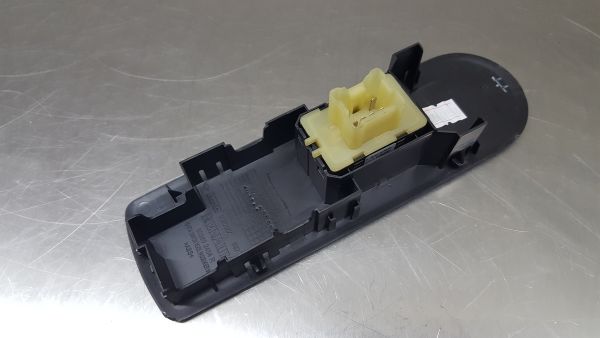 Comando / botão / interruptor vidros frente direito RENAULT Clio IV (B