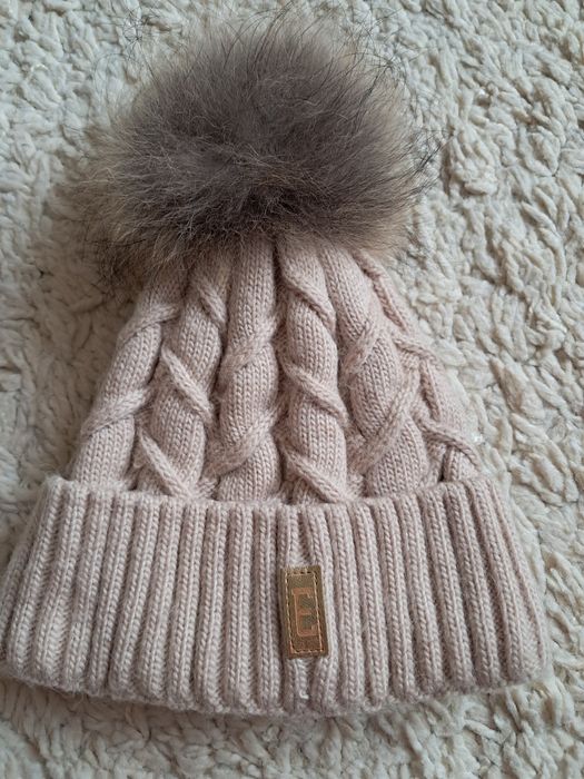 Дитяча зимова шапка для дівчинки.