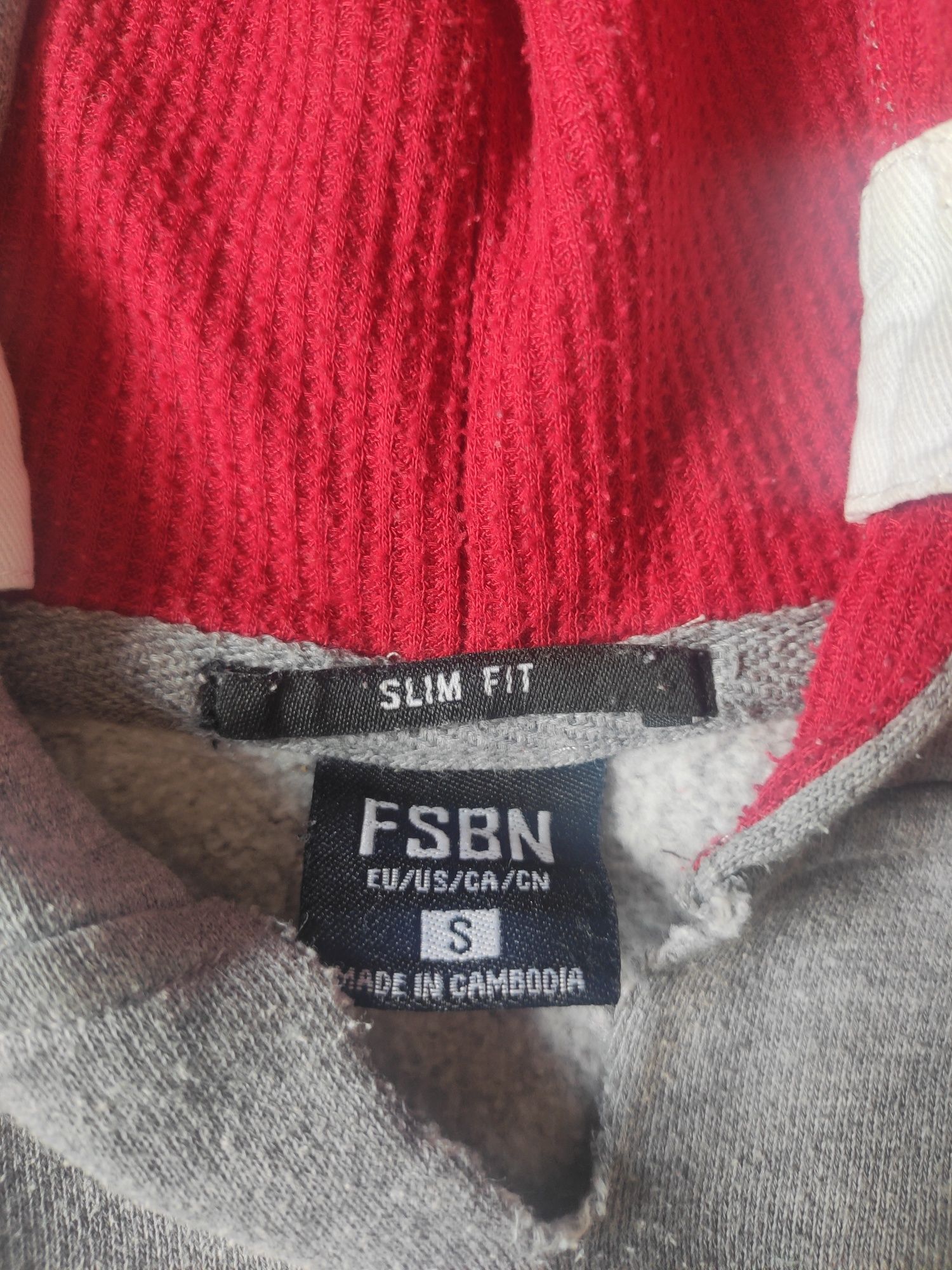 szara bluza z kapturem FSBN