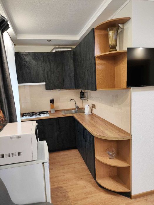 Затишна квартира подобово - погодинно, біля метро Ботанічний сад.