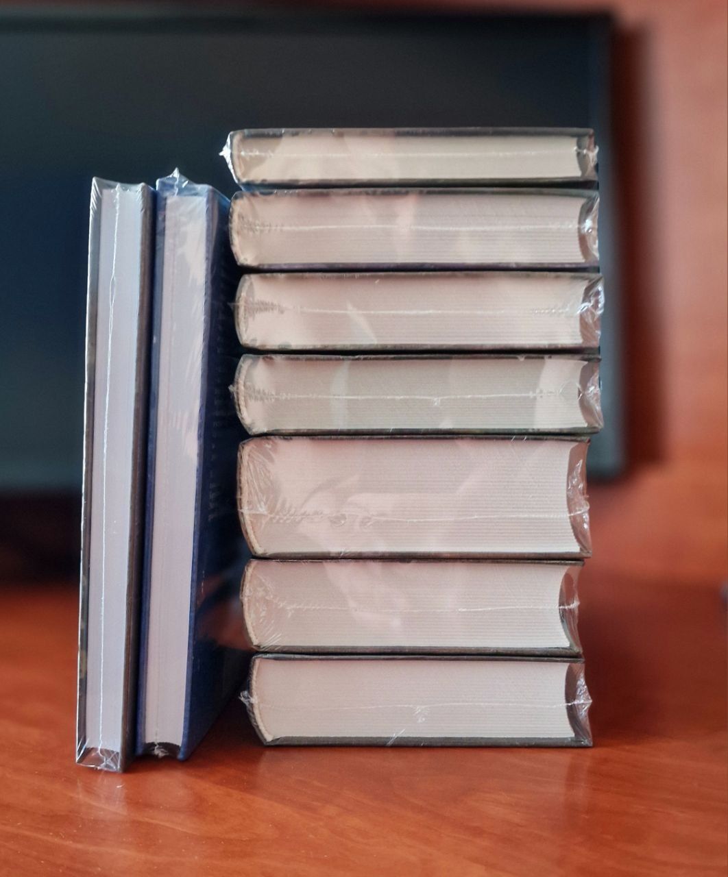 Игра престолов в твёрдом переплёте Мартин 6,7,8,9 книг и в розницу.