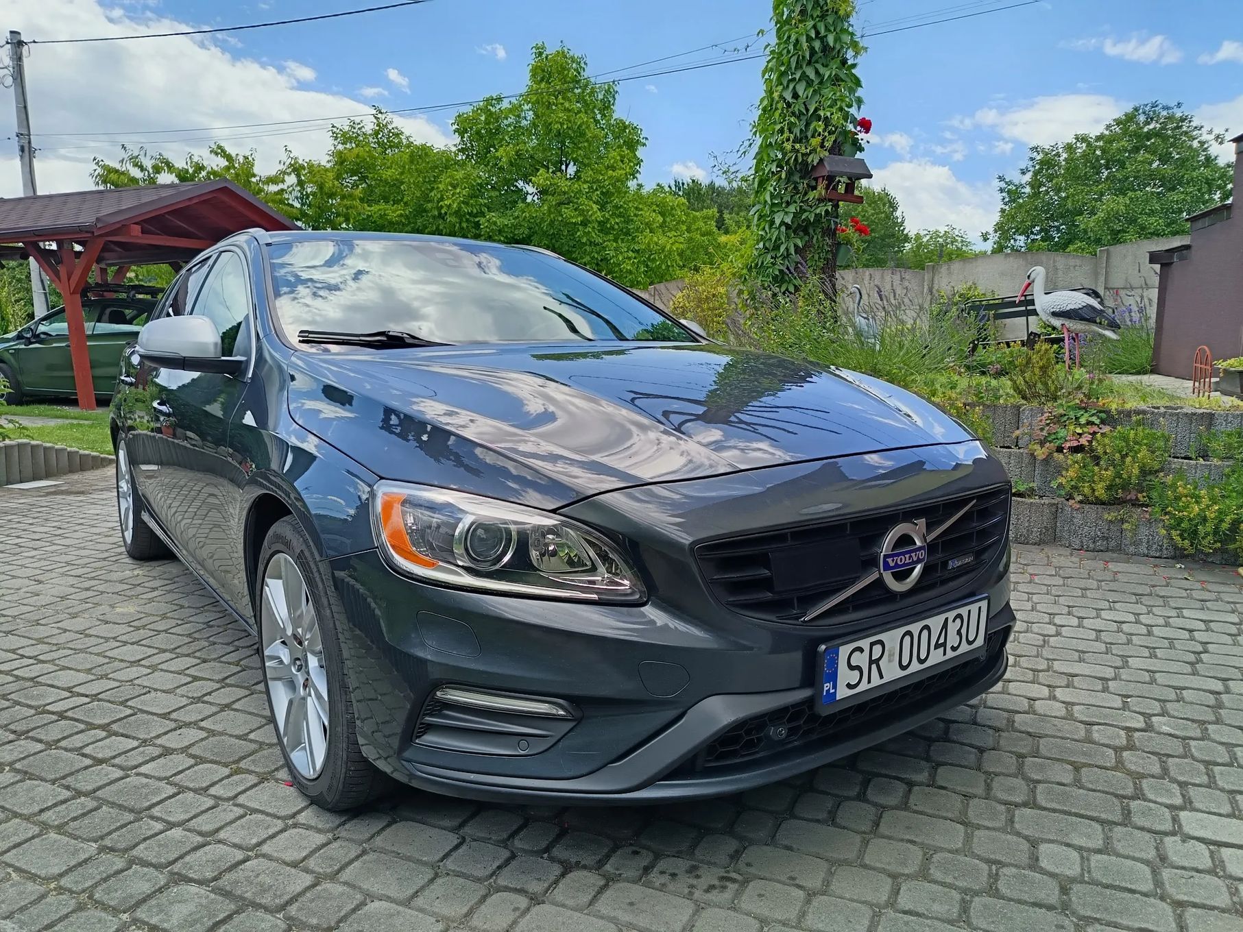 Volvo V60 3.0 T6 AWD 329 KM R-Design Platinum