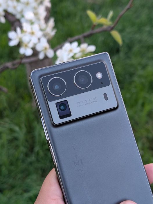 Tecno V fold 2 5g (12/512 global флагман камерафон складной Раритет)