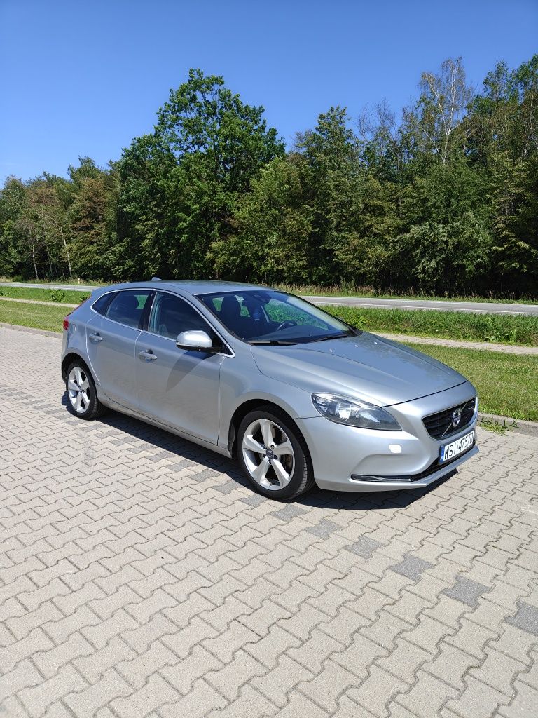 Sprzedam Volvo V40 D3