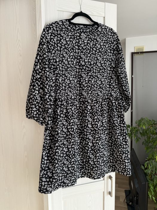 Urocza codzienna sukienka luźna wygodna ala muślin czarna białe kwiaty