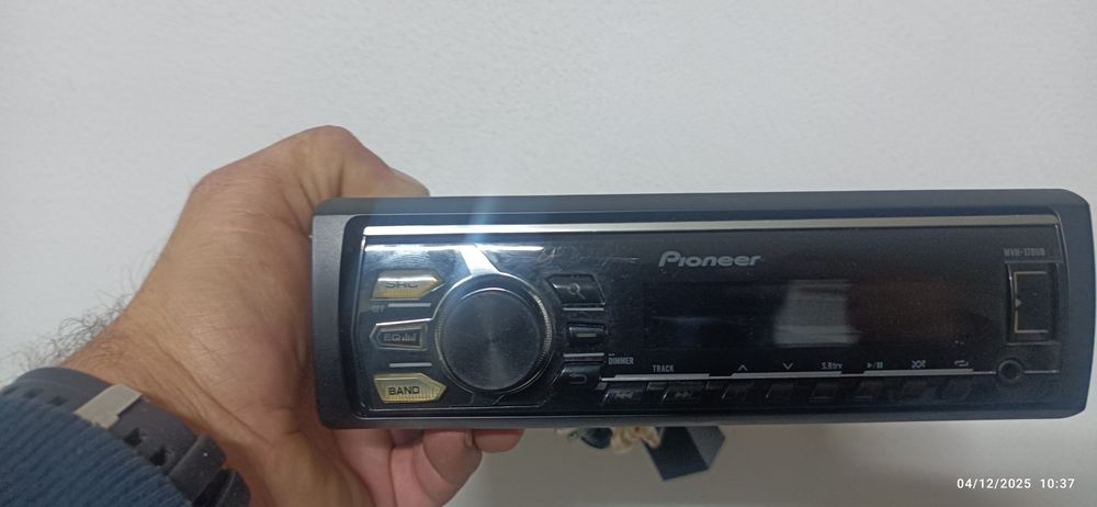 Auto radio paeonear