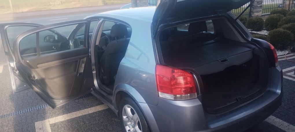 Opel Signum 1,9 CDTI 150km.