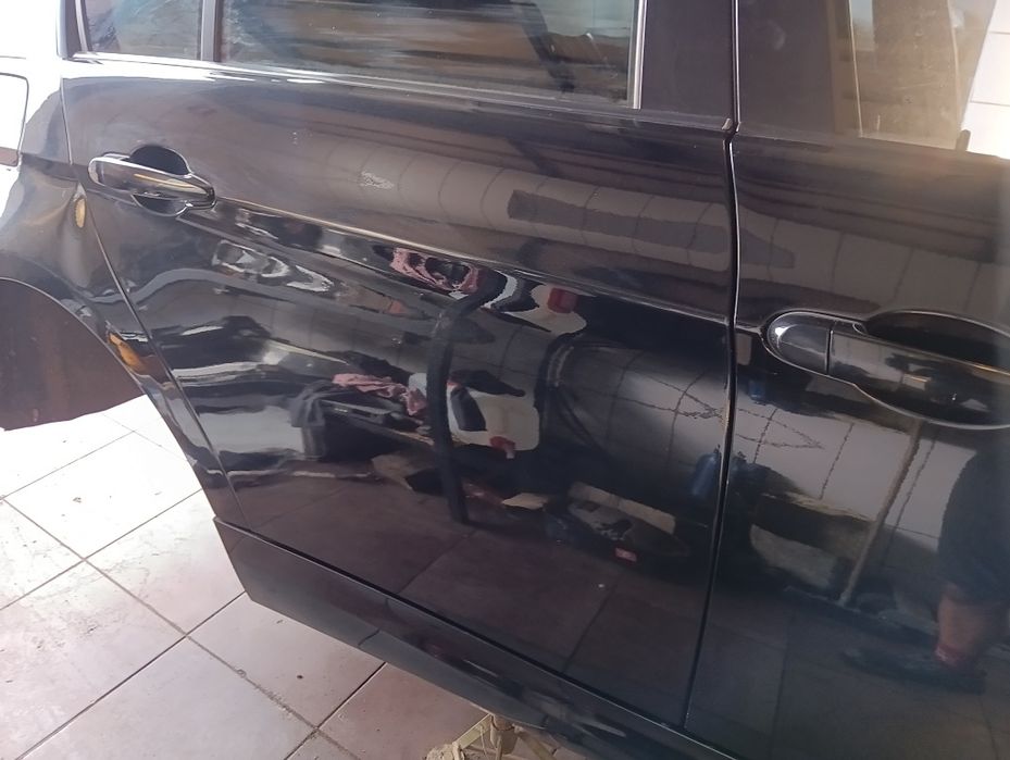 Drzwi BMW E90 E91 prawe prawy tył 475/9 Black sapphire sedan kom