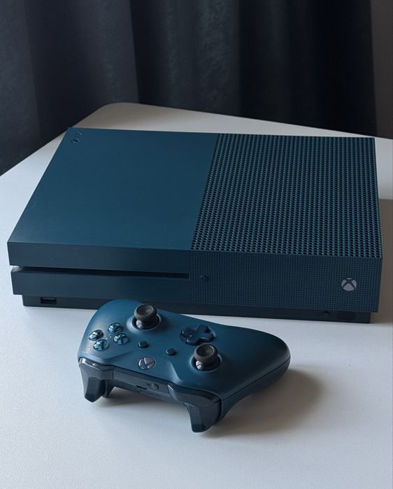 Xbox One S + 1 джойстик