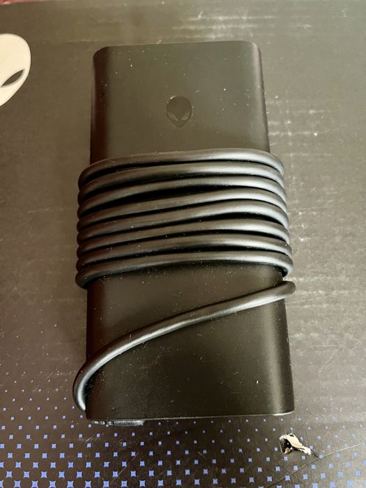 Оригінал Alienware 240w Charger DA240PM200