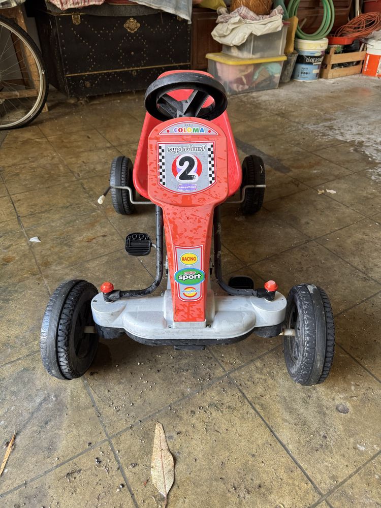 Karting de criança com pedais