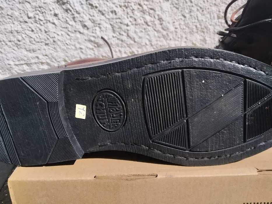 Botas em pele, nº42, novas. Baixa de preço (valor minimo)