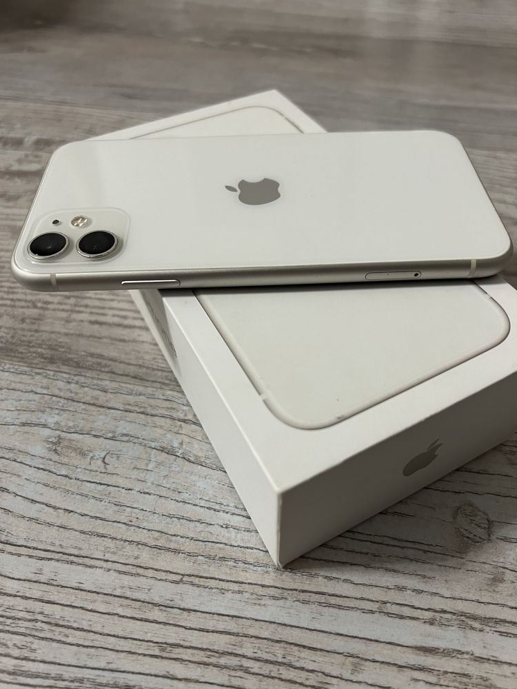 IPhone 11 білого кольору в чудовому стані