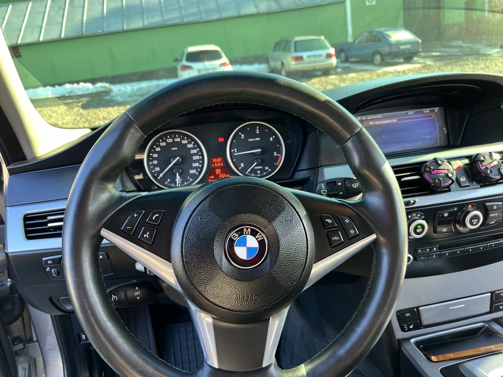 Машина BMW 520 d