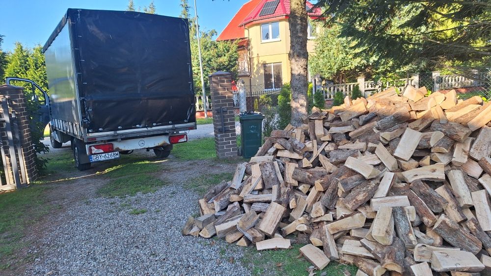 Drewno kominkowe, suche I świeże