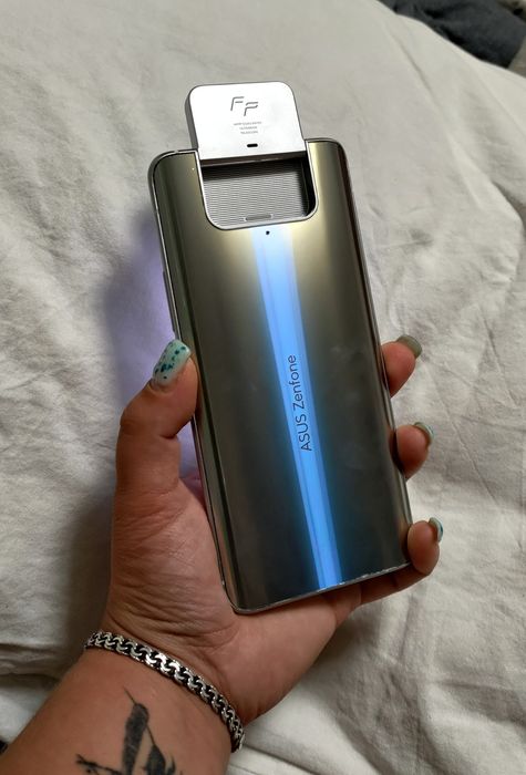 Asus ZenFone 8 flip 8/256 екран 6'67 Qualcomm Snapdragon 888