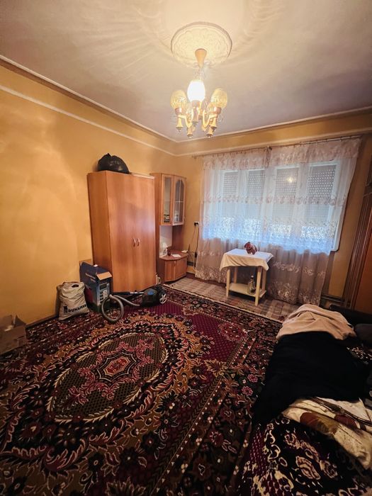 Продаж житлового будинку з великою ділянкою!