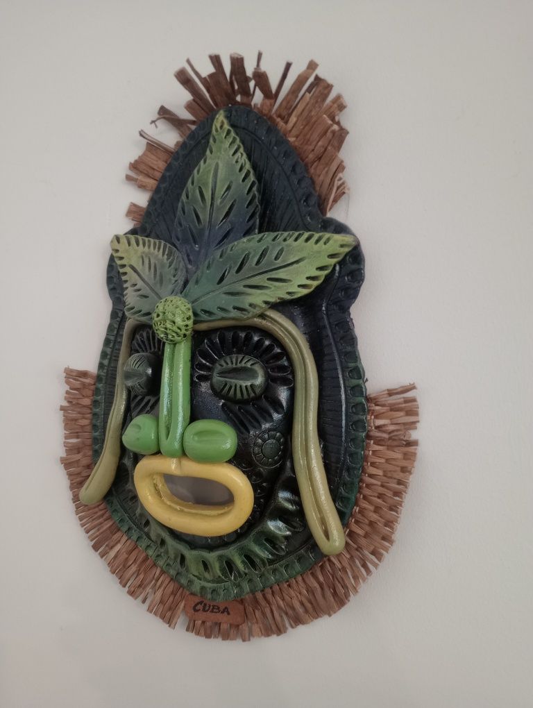 Piękna maska z ceramiki Cuba