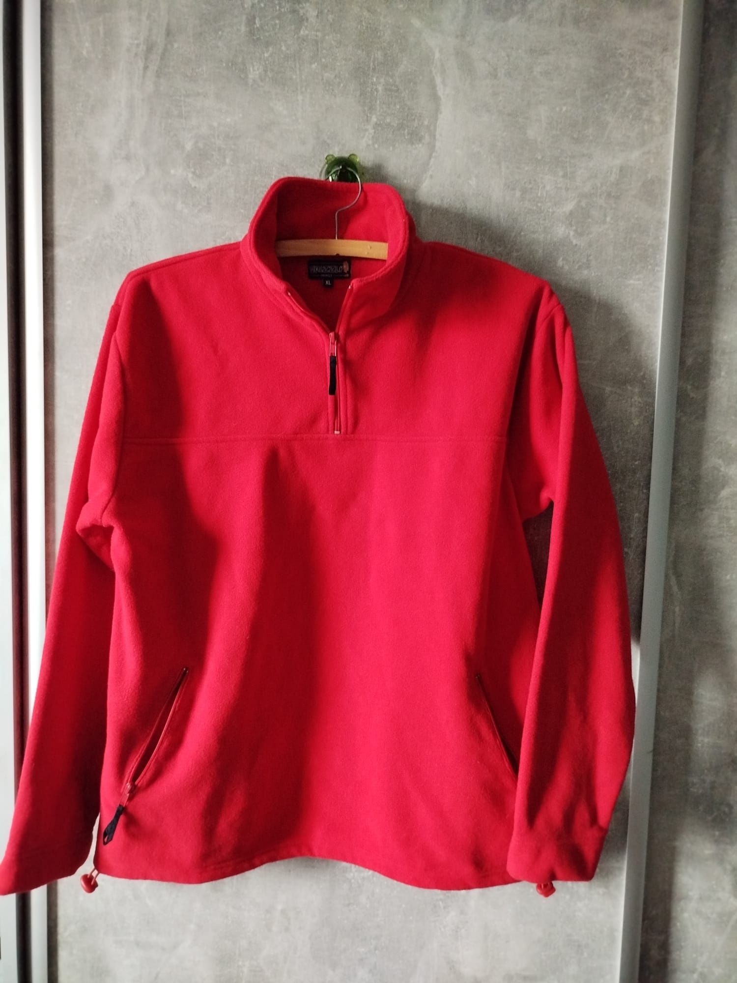 Bluza polar rozm XL koloru czerwonego unisex