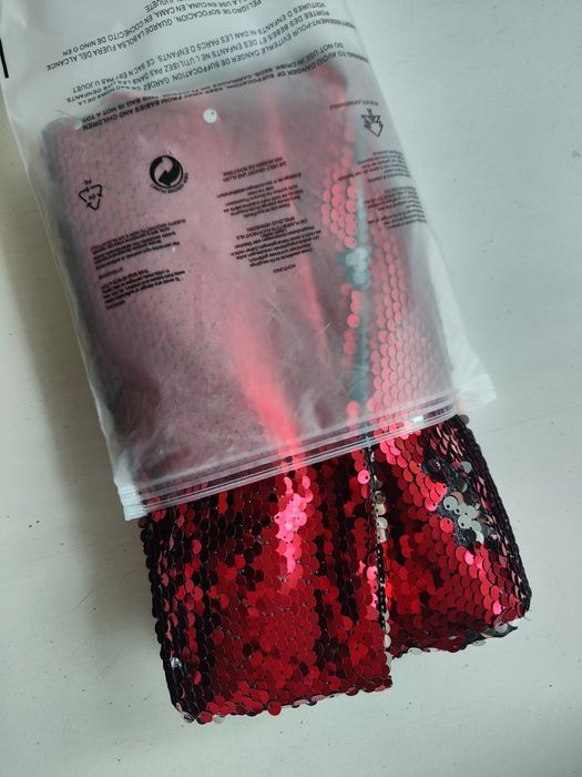 Tkanina sensoryczna tkanina cekiny czerwony / srebrny 45x125cm B940