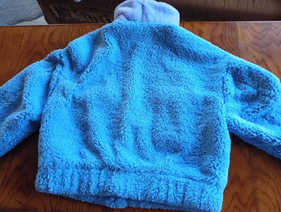 Niebiesko-fioletowe futerko