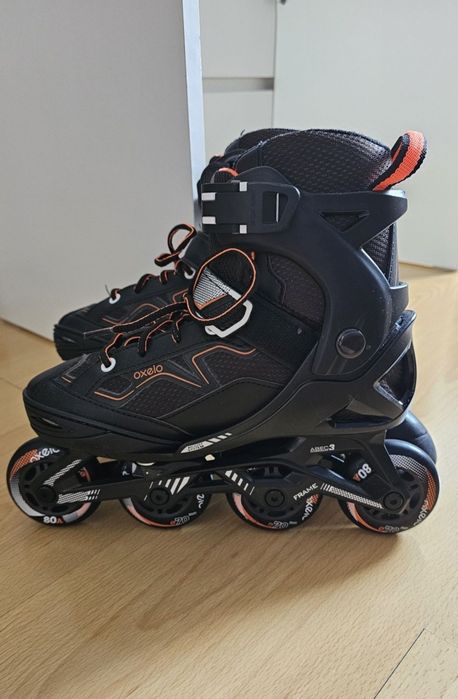 Patins em linha pretos