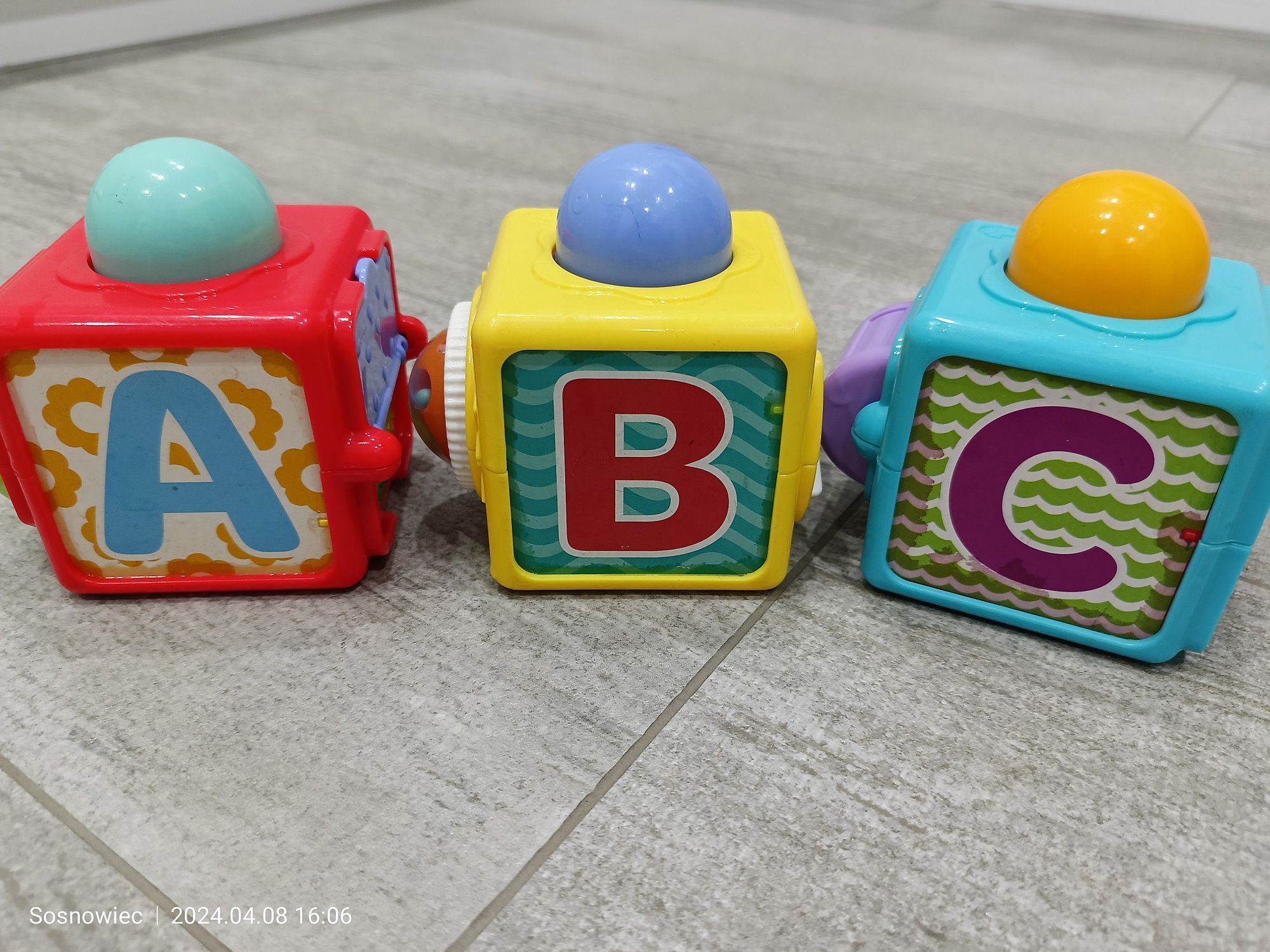 Sprzedam aktywne klocki ze zwierzątkami FISHER PRICE.