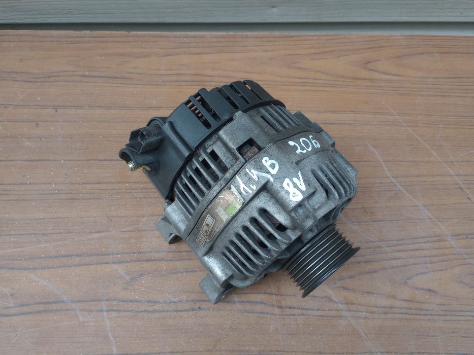 Генератор Volkswagen Golf/Passat/Sharan/T4/Audi/Skoda Octavia/Seat