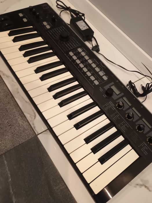 Korg R3 Syntezator muzyczny