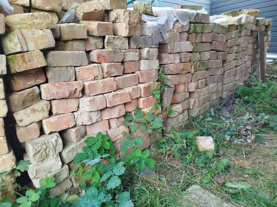 Продам цеглу. Ціна договірна. Самовивіз