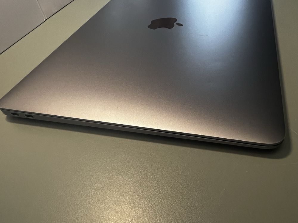 Apple Macbook Air 13” 2019
