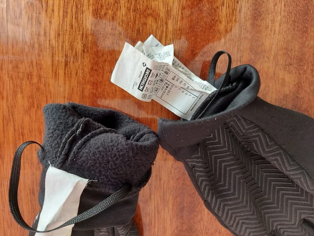 Перчатки kipsta nike оригінал 

Стан хороший 

Із нюансів є потертя