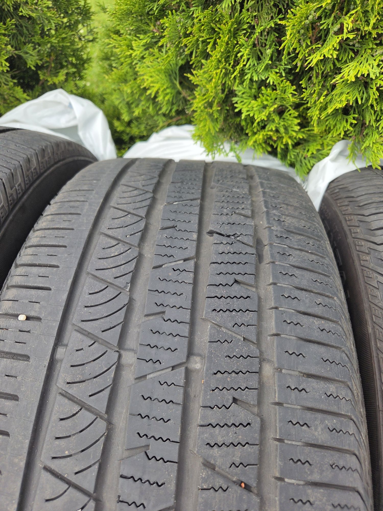 Opony 255/45/20 Continental cross sport LX