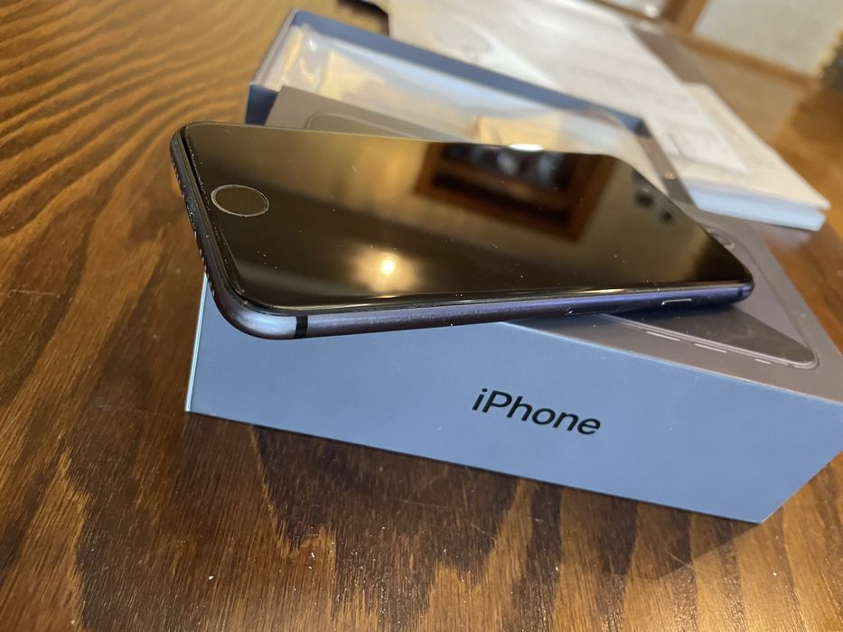 Смартфон iPhone 8 64gb